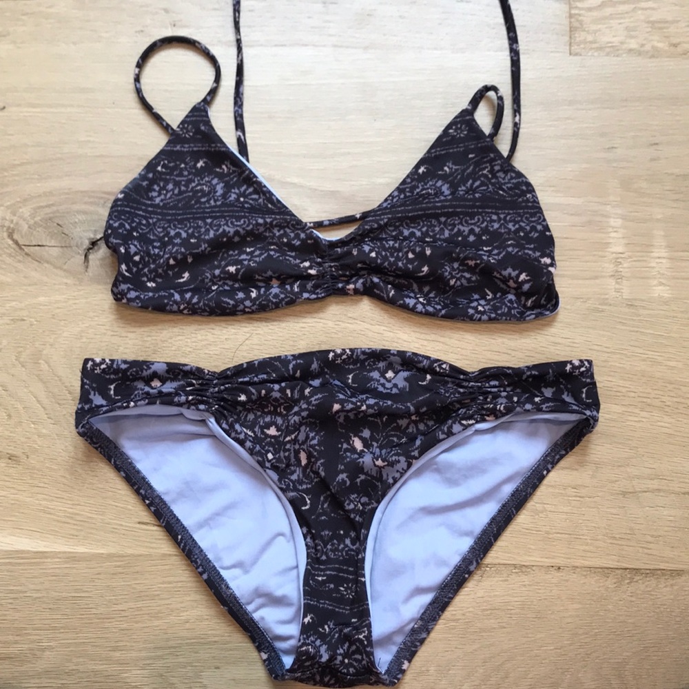 L space bikini set